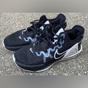 Boys’ NIKE Shoes Sz 9.5